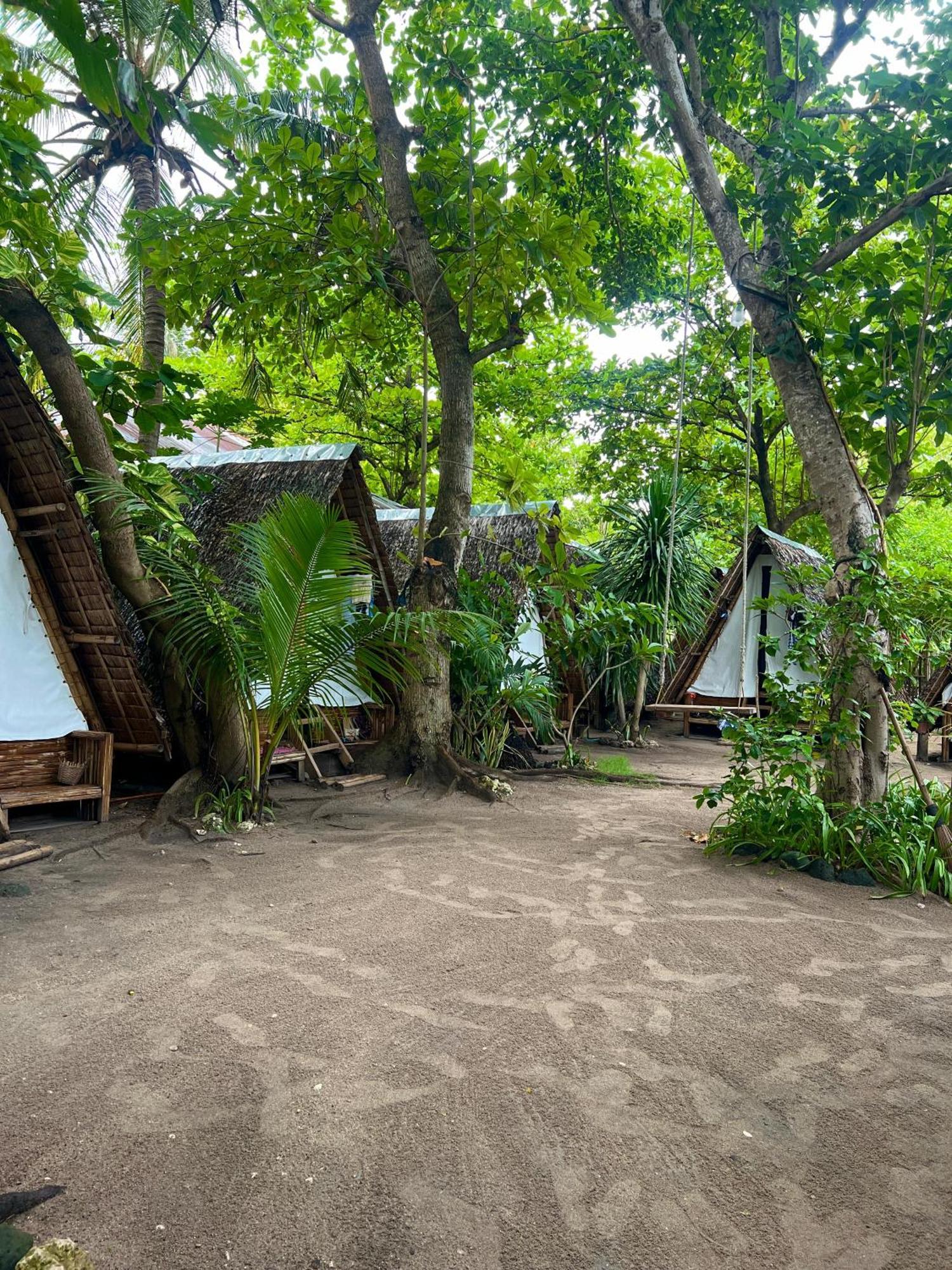 Georgia'S Neverland Hostel Логон Экстерьер фото